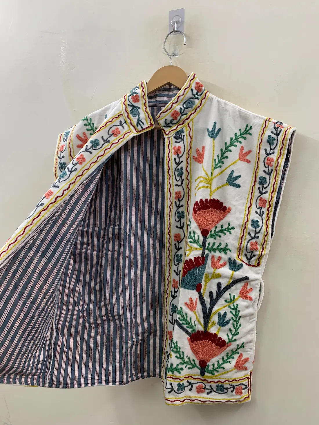 Women’s Velvet Suzani Vest – Handcrafted Ethnic Embroidered Waistcoat 2