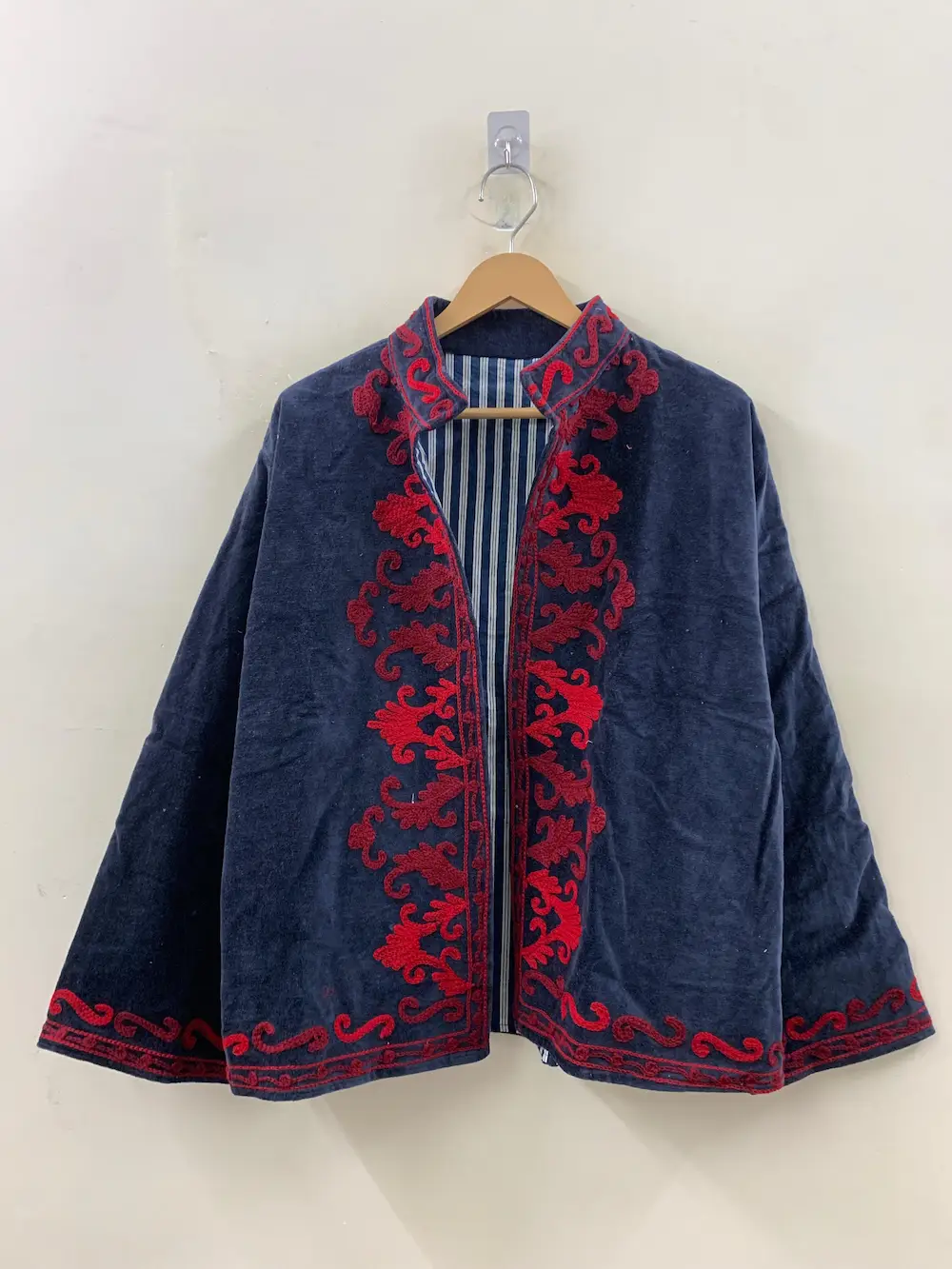 Elegant Handmade Velvet Suzani Jacket – Unique Artisan Outerwear